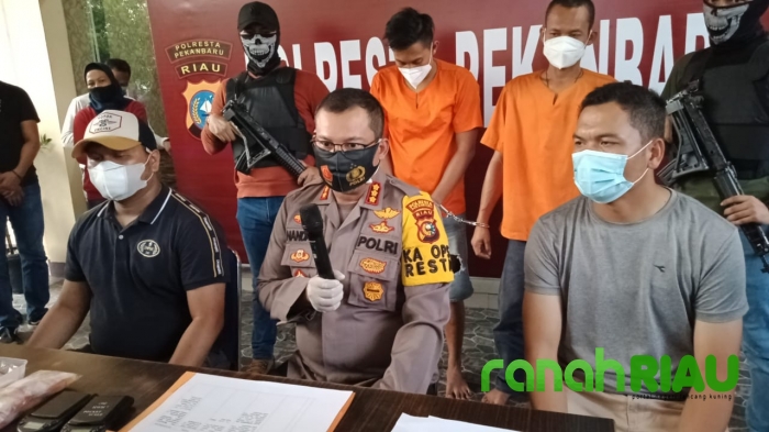 Dua tersangka Pelemparan Petugas Di jalan Pangeran Hidayat diamankan Polresta Pekanbaru